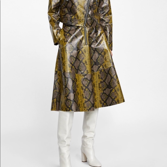 *2 for $30* Zara Python leather inspired skirt size XS - Picture 2 of 4